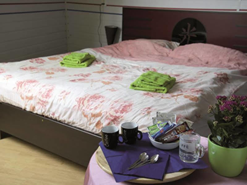 Bed and Breakfast Karnemelkhuys Энкхейзен Экстерьер фото